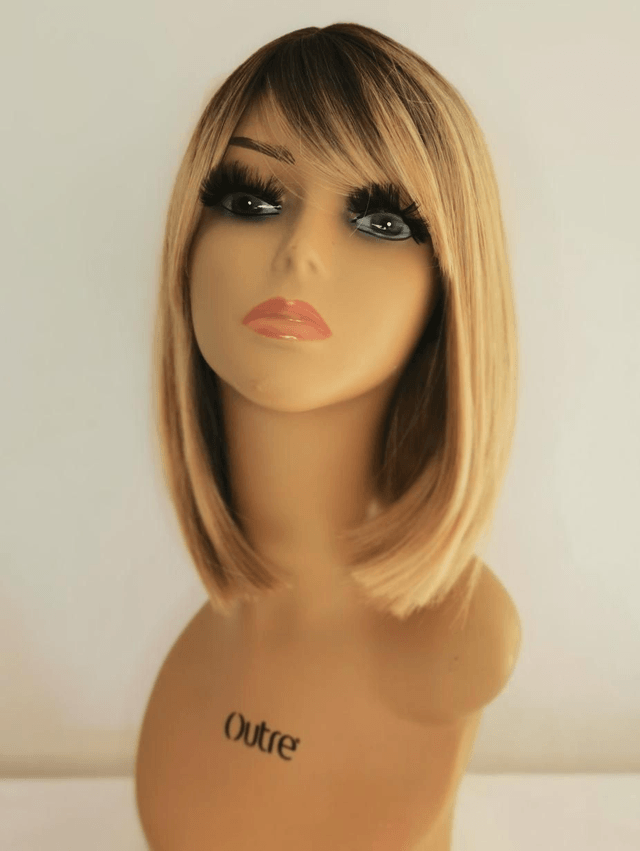 Perruque mi-longue blonde