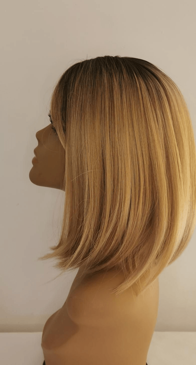 Perruque mi-longue blonde